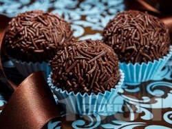 Лесни домашни шоколадови бонбони с шоколадови пръчици (таралежки) - снимка на рецептата